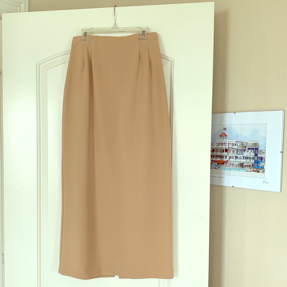 💕 4/$20  Long tan fitted skirt